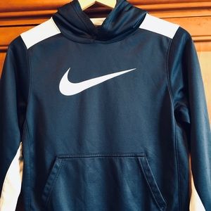 Boys Nike Therma-fit hoodie size L